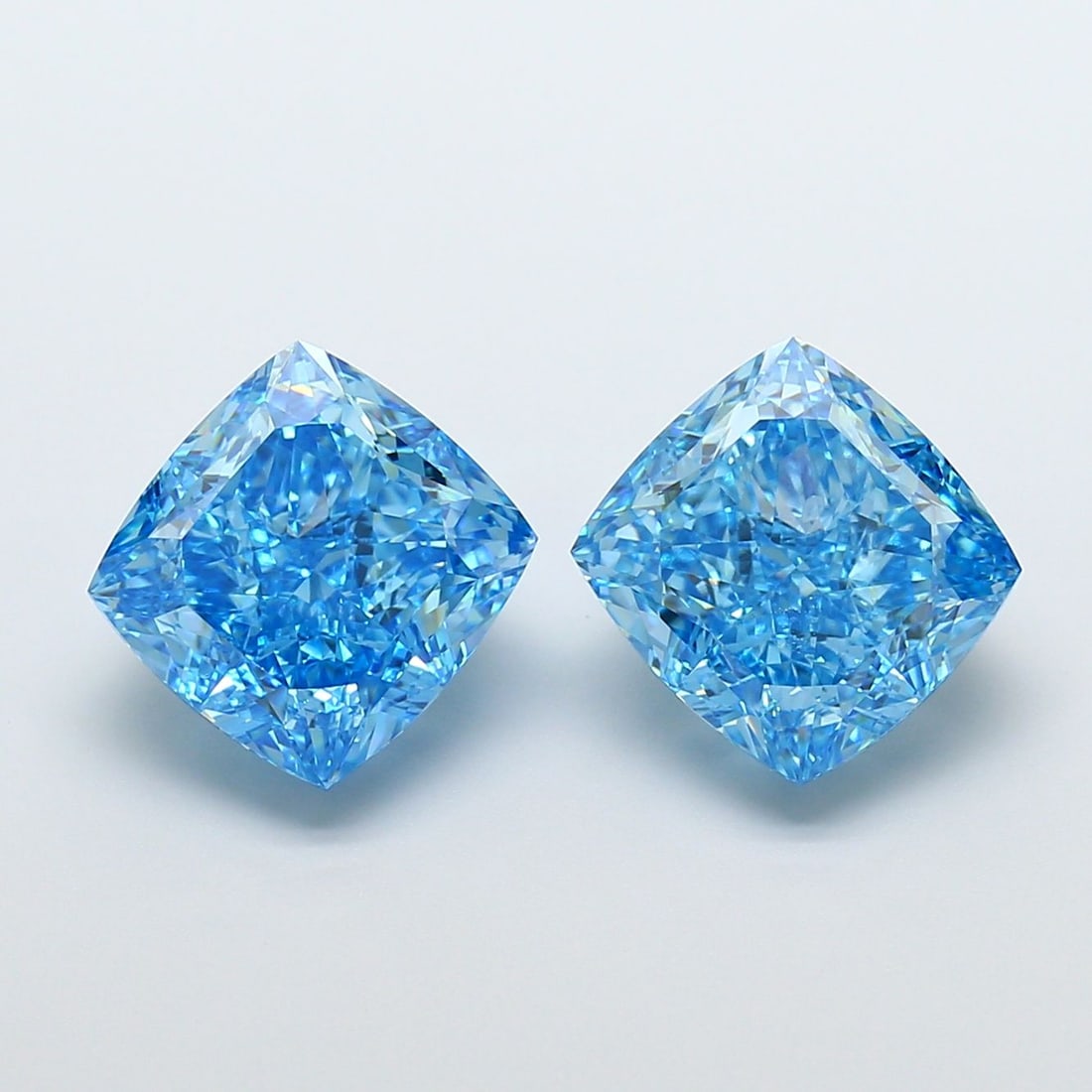 Loose Diamond - CUSHION MODIFIED 6.8ct Fancy Vivid Blue VVS2: Loose Diamond - CUSHION MODIFIED 6.8ct Fancy Vivid Blue VVS2 Source: This is a real non-mined Diamond that has been grown in a lab Shape: CUSHION MODIFIED Carats: 6.8 Color: Fancy Vivid Blue Certifica