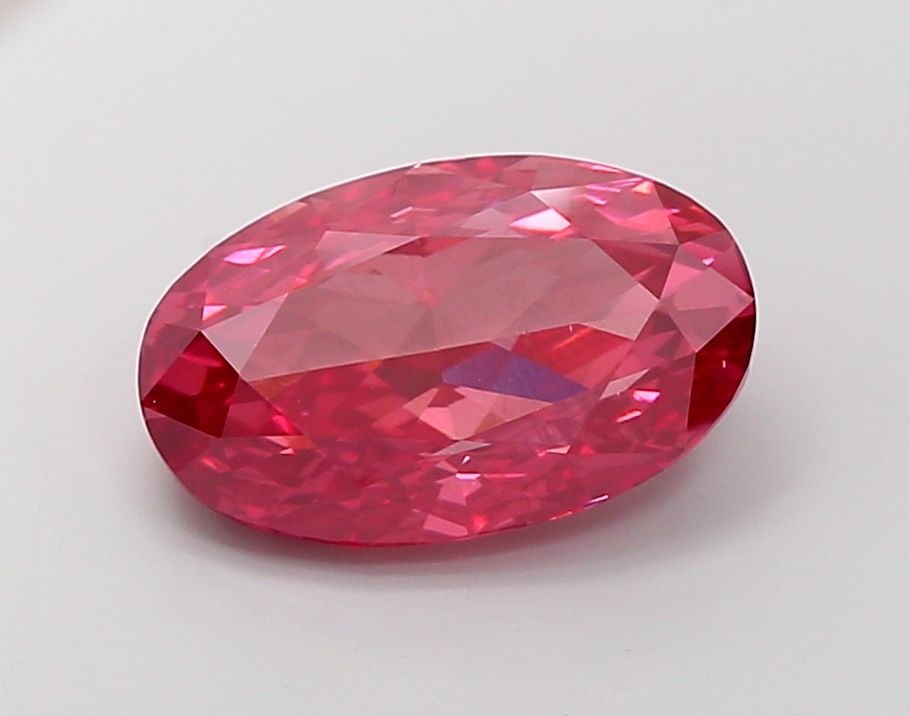 Loose Diamond - OVAL 7.48ct Fancy Vivid Red VS2: Loose Diamond - OVAL 7.48ct Fancy Vivid Red VS2 Source: This is a real non-mined Diamond that has been grown in a lab Shape: OVAL Carats: 7.48 Color: Fancy Vivid Red Certification: IGI Video: