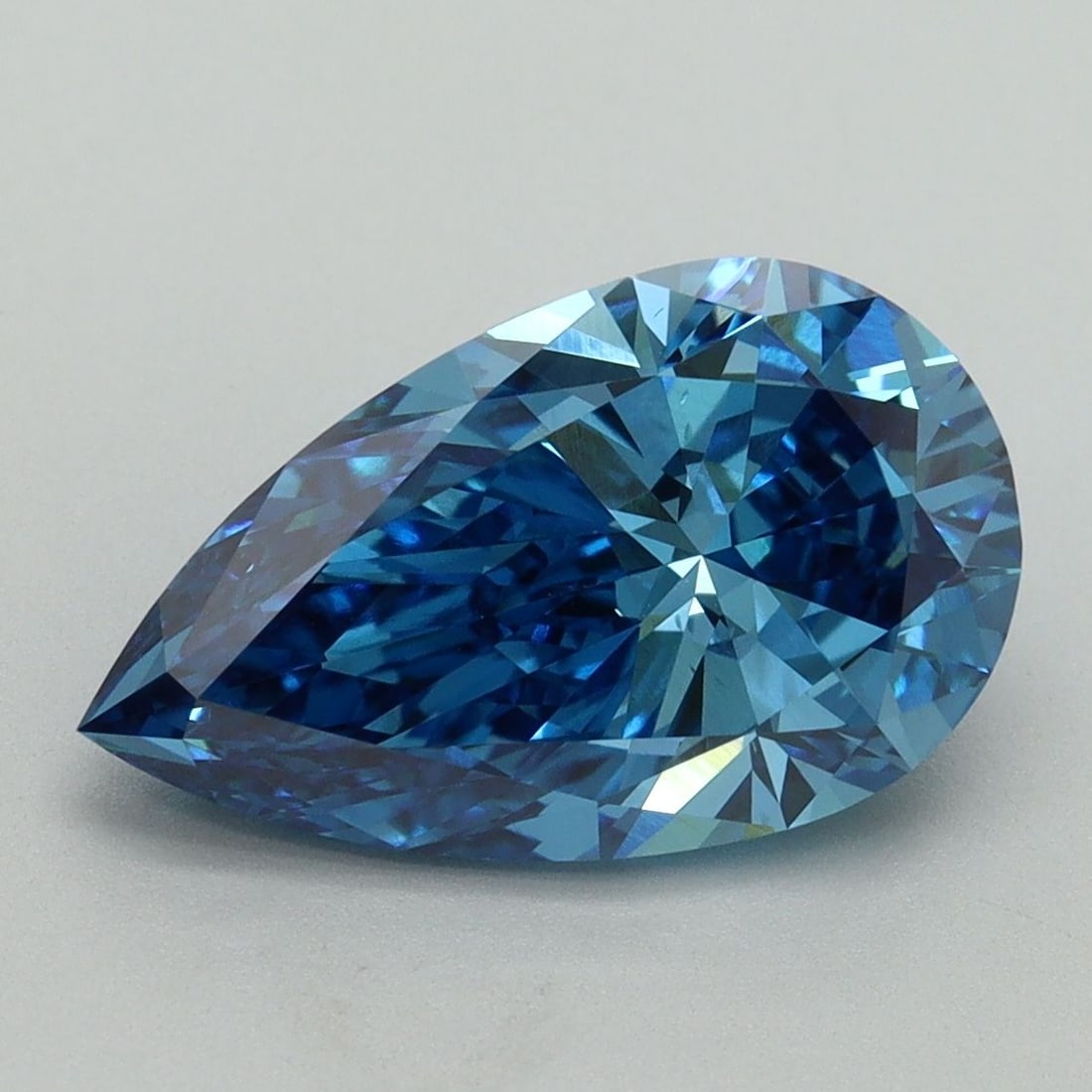 Loose Diamond - PEAR 3.15ct Fancy Vivid Blue VS2: Loose Diamond - PEAR 3.15ct Fancy Vivid Blue VS2 Source: This is a real non-mined Diamond that has been grown in a lab Shape: PEAR Carats: 3.15 Color: Fancy Vivid Blue Certification: IGI Video: