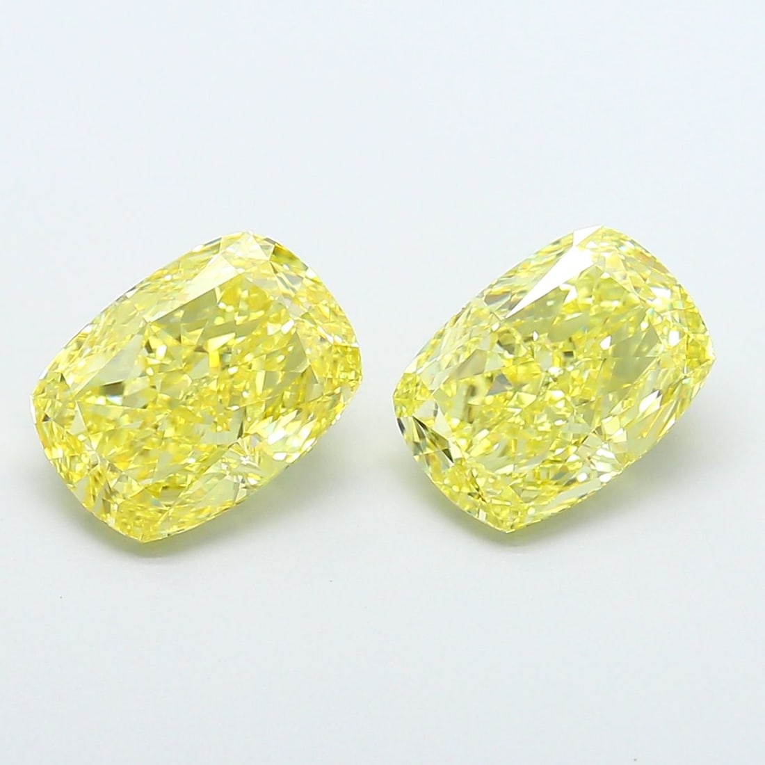 Loose Diamond - CUSHION MODIFIED 2.6ct Fancy Intense Yellow VVS2: Loose Diamond - CUSHION MODIFIED 2.6ct Fancy Intense Yellow VVS2 Source: This is a real non-mined Diamond that has been grown in a lab Shape: CUSHION MODIFIED Carats: 2.6 Color: Fancy Intense Yellow C