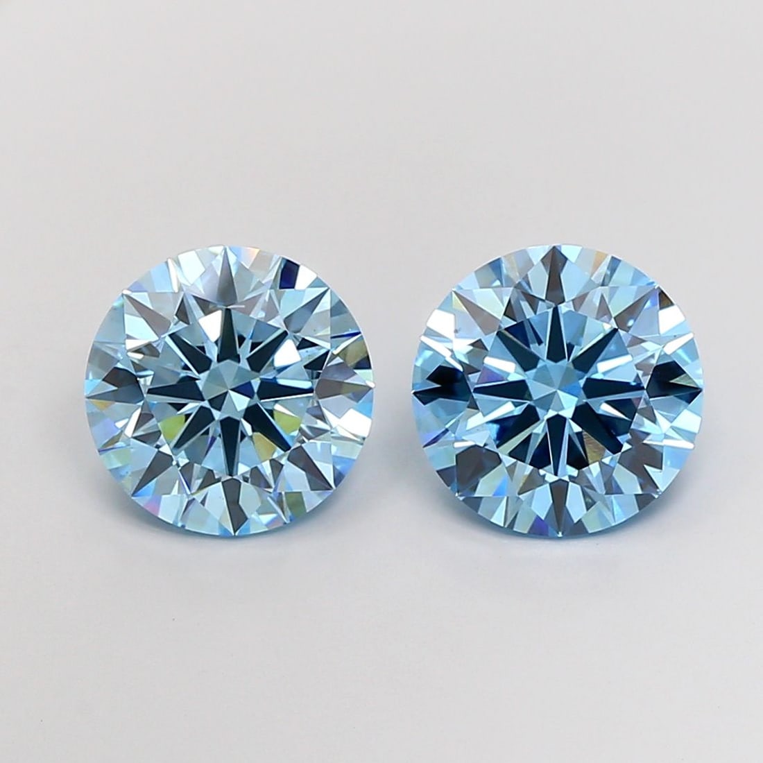Ideal Loose Diamond - ROUND 4.58ct Fancy Vivid Blue VS2: Ideal Loose Diamond - ROUND 4.58ct Fancy Vivid Blue VS2 Source: This is a real non-mined Diamond that has been grown in a lab Shape: ROUND Carats: 4.58 Color: Fancy Vivid Blue Certification: IGI Video