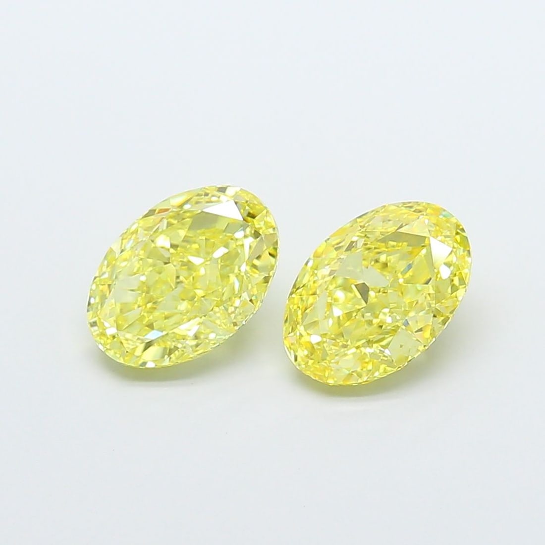 Loose Diamond - OVAL 2.35ct Fancy Vivid Yellow VVS2: Loose Diamond - OVAL 2.35ct Fancy Vivid Yellow VVS2 Source: This is a real non-mined Diamond that has been grown in a lab Shape: OVAL Carats: 2.35 Color: Fancy Vivid Yellow Certification: IGI Video: