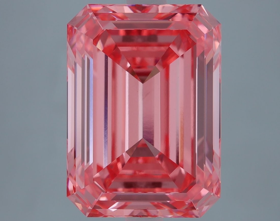 Loose Diamond - EMERALD 4.68ct Fancy Vivid Pink VS1: Loose Diamond - EMERALD 4.68ct Fancy Vivid Pink VS1 Source: This is a real non-mined Diamond that has been grown in a lab Shape: EMERALD Carats: 4.68 Color: Fancy Vivid Pink Certification: IGI Video: