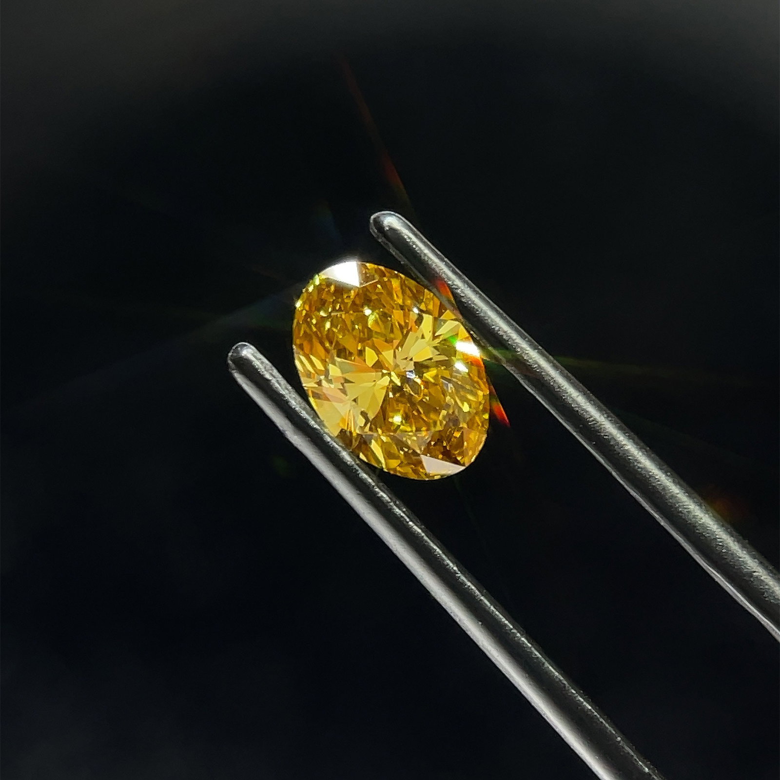 Loose Diamond - OVAL 0.99ct Yellow VS2: Loose Diamond - OVAL 0.99ct Yellow VS2 Source: This is a real non-mined Diamond that has been grown in a lab Shape: OVAL Carats: 0.99 Color: Yellow Certification: NONE The Diamond Depot Guarantee: All