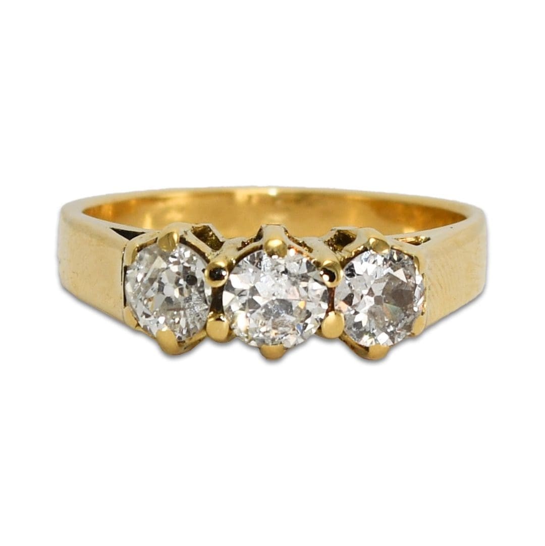 Vintage 18K Yellow Gold Diamond Cocktail Ring 0.83 ctw: Vintage 18K Yellow Gold Diamond Cocktail Ring 0.83 ctw Vintage ladies' cocktail ring crafted in 18k yellow gold and set with three natural old Euro cut diamonds. This pre-owned ring is in very nice co