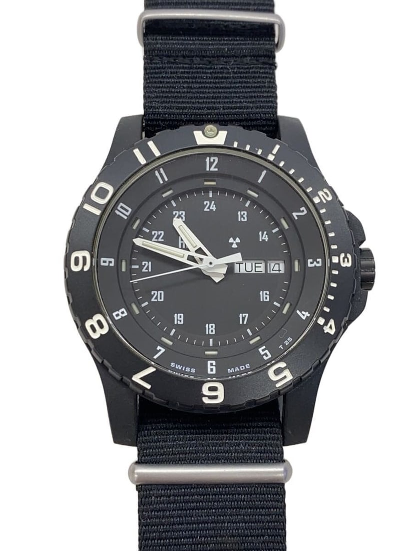 traser TYPE6 MIL-g quartz canvas men's wristwatch black: traser TYPE6 MIL-g quartz canvas men's wristwatch black This traser H3 Military Watch TYPE6 MIL-g Quartz P6600.41F.1 is a Swiss-made men's wristwatch featuring a black canvas band. The watch is slight