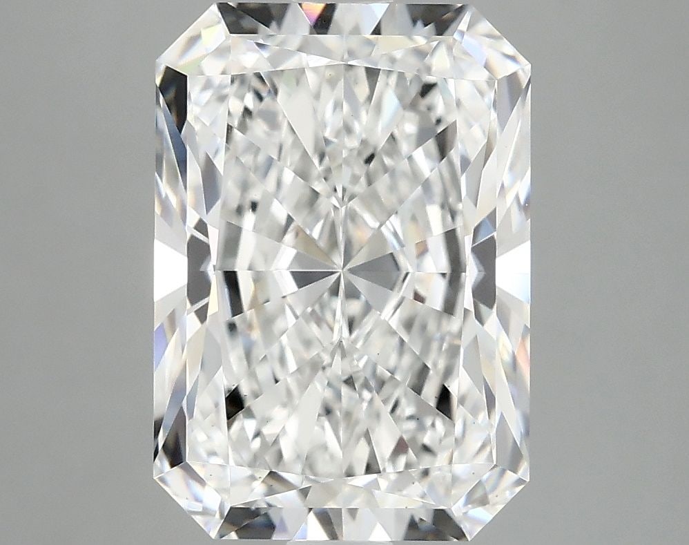 Loose Diamond - RADIANT 4.7ct E VS2: Loose Diamond - RADIANT 4.7ct E VS2 Source: This is a real non-mined Diamond that has been grown in a lab Shape: RADIANT Carats: 4.7 Color: E Clarity: VS2 Certification: IGI Video: