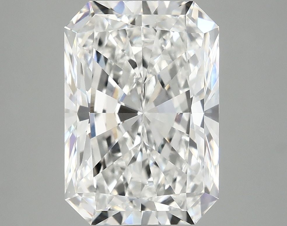 Loose Diamond - RADIANT 4.13ct E VS1: Loose Diamond - RADIANT 4.13ct E VS1 Source: This is a real non-mined Diamond that has been grown in a lab Shape: RADIANT Carats: 4.13 Color: E Clarity: VS1 Certification: IGI Video: