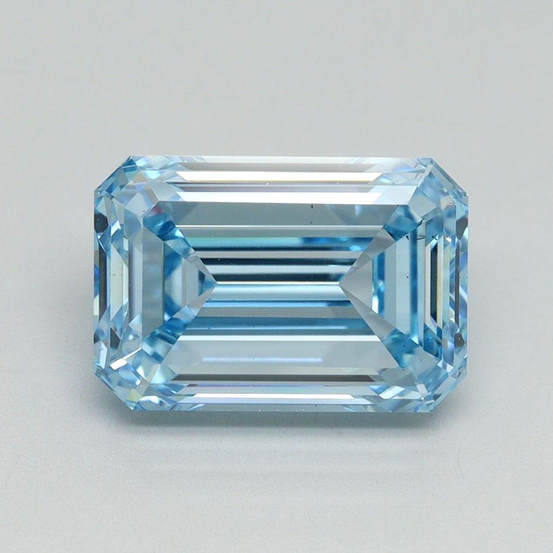 Loose Diamond - EMERALD 4.64ct Fancy Intense Blue VS2: Loose Diamond - EMERALD 4.64ct Fancy Intense Blue VS2 Source: This is a real non-mined Diamond that has been grown in a lab Shape: EMERALD Carats: 4.64 Color: Fancy Intense Blue Certification: IGI Vid