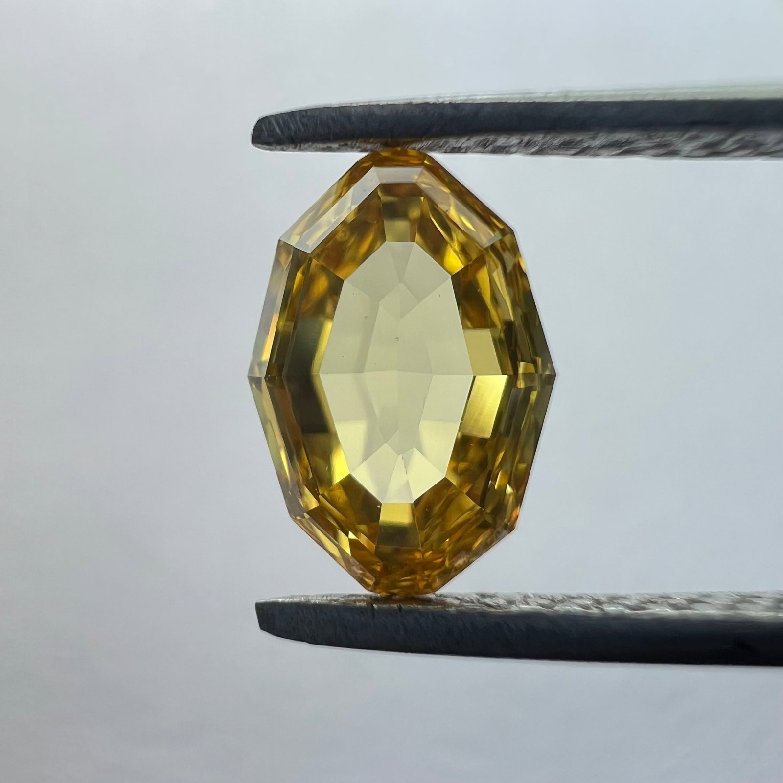 Loose Diamond - OVAL 1.04ct Yellow VVS2: Loose Diamond - OVAL 1.04ct Yellow VVS2 Source: This is a real non-mined Diamond that has been grown in a lab Shape: OVAL Carats: 1.04 Color: Yellow Certification: NONE The Diamond Depot Guarantee: Al
