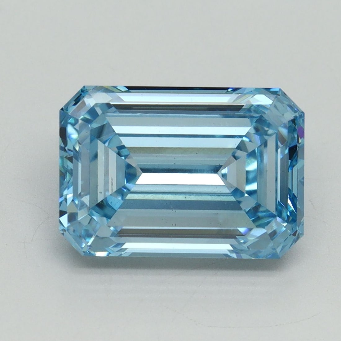 Loose Diamond - EMERALD 5.04ct Fancy Vivid Blue VS2: Loose Diamond - EMERALD 5.04ct Fancy Vivid Blue VS2 Source: This is a real non-mined Diamond that has been grown in a lab Shape: EMERALD Carats: 5.04 Color: Fancy Vivid Blue Certification: IGI Video: