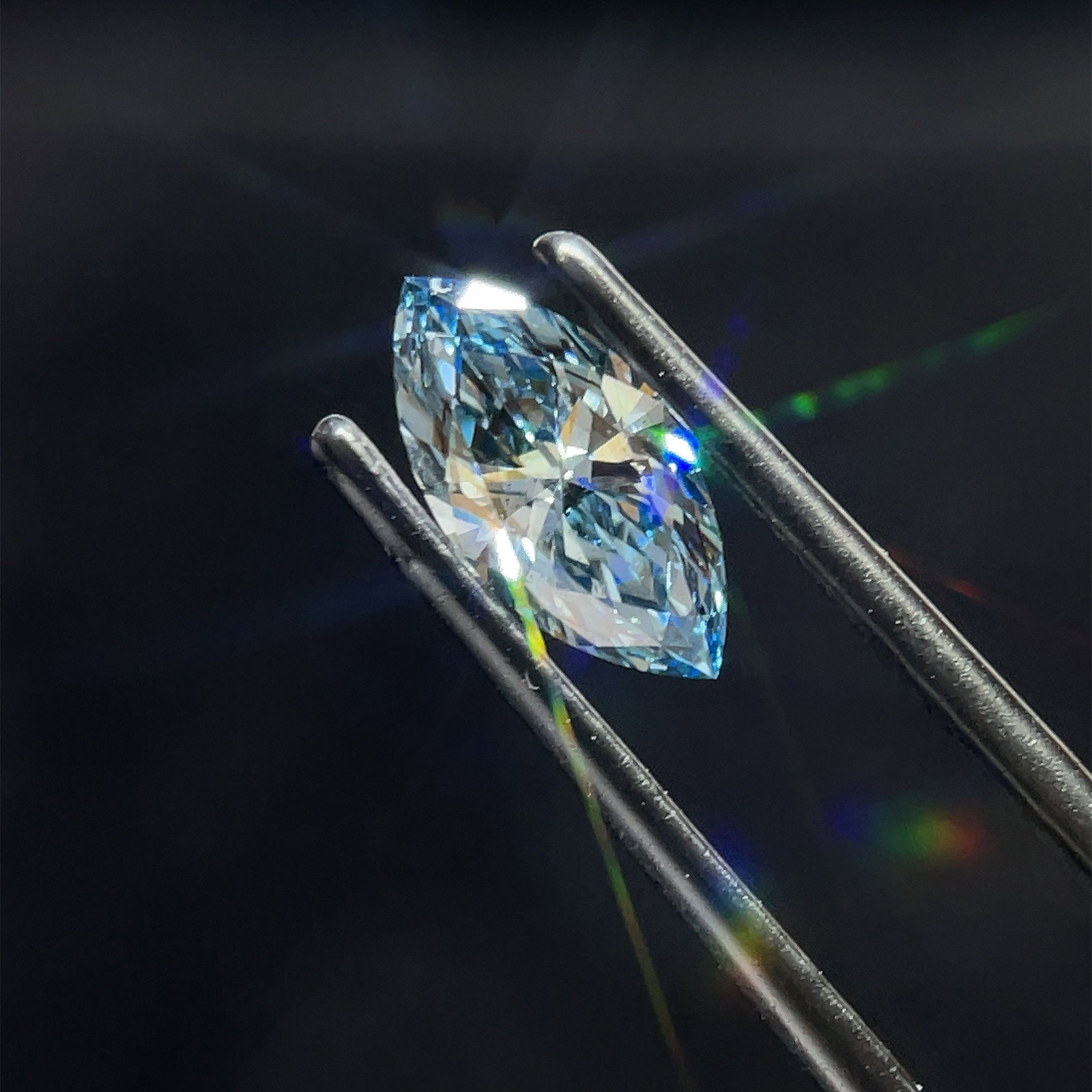 Loose Diamond - MARQUISE 1.0ct Blue SI1: Loose Diamond - MARQUISE 1.0ct Blue SI1 Source: This is a real non-mined Diamond that has been grown in a lab Shape: MARQUISE Carats: 1.0 Color: Blue Certification: NONE The Diamond Depot Guarantee: A