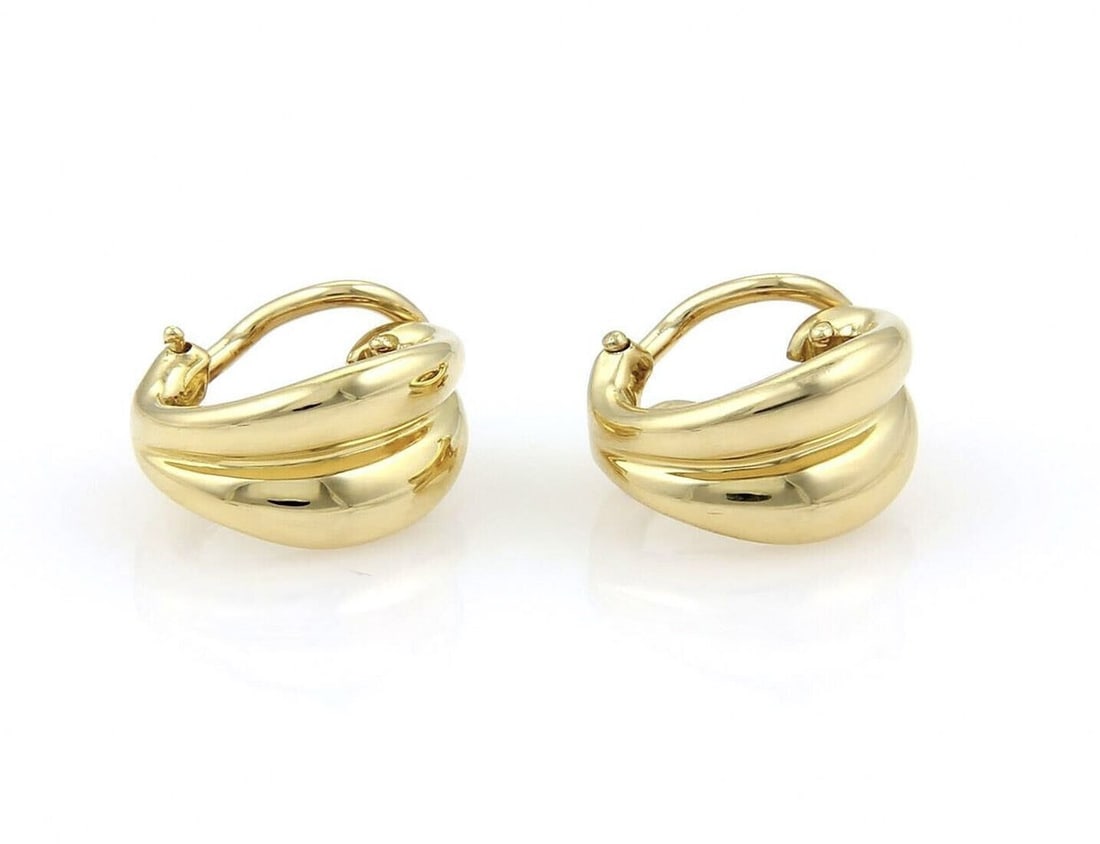 Tiffany & Co Leaf Huggie Earrings in 18k Yellow Gold: Tiffany & Co Leaf Huggie Earrings in 18k Yellow Gold Pre-owned Tiffany & Co. leaf huggie earrings crafted in 18k yellow gold. This signed pair features a sculptural curved leaf motif with a polished f