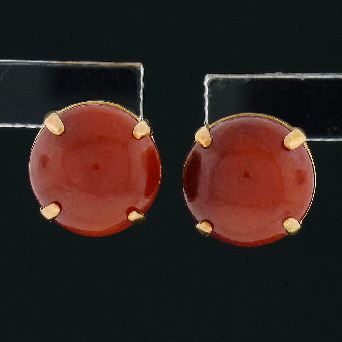 Vintage 14K Yellow Gold Copper Stone Round Cabochon Stud Earrings: Vintage 14K Yellow Gold Copper Stone Round Cabochon Stud Earrings These vintage stud earrings feature exquisite 14K solid yellow gold, accentuated by striking round cabochon cut natural copper color g