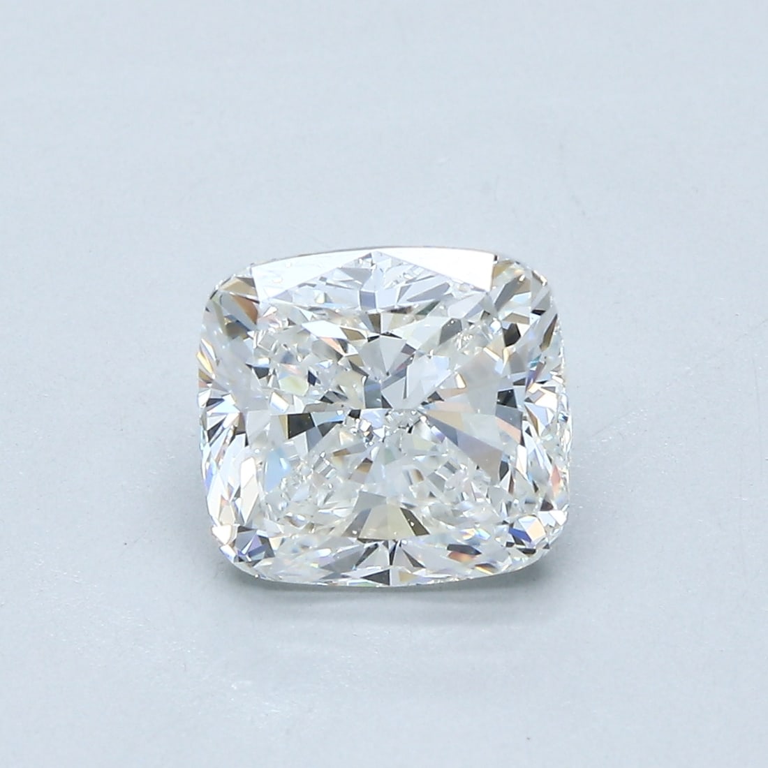 Loose Diamond - CUSHION 2.5ct F VS2: Loose Diamond - CUSHION 2.5ct F VS2 Source: Natural Mined Diamond Shape: CUSHION Carats: 2.5 Color: F Clarity: VS2 Certification: GIA Condition: Pre-Owned The Diamond Depot Guarantee: All items in thi