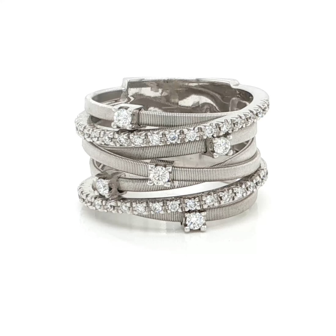 Marco Bicego GOA 18k White Gold Diamond Crossover Band Ring Size 7: Marco Bicego GOA 18k White Gold Diamond Crossover Band Ring Size 7 Pre-owned Marco Bicego GOA multi-row crossover band ring crafted in 18k white gold with natural diamonds. This size 7 ring features a