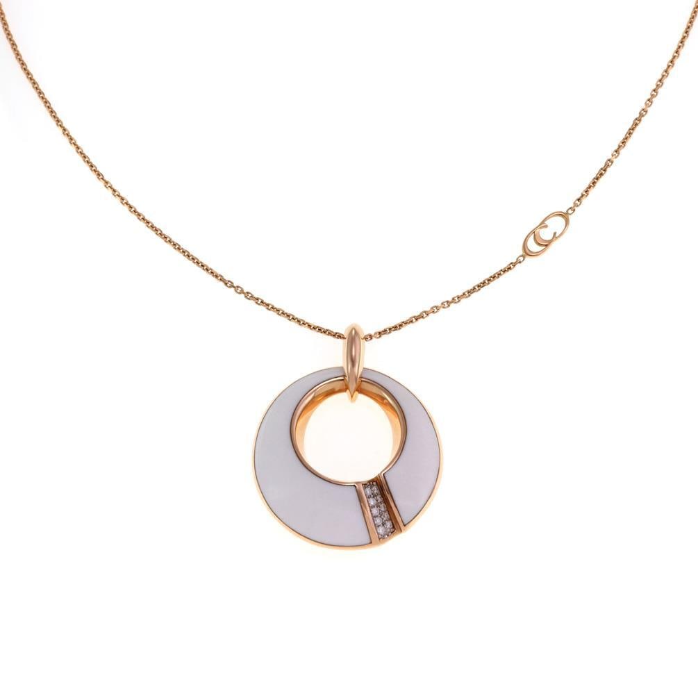 Chimento 18k Rose Gold Diamond Circle Pendant Necklace: Chimento 18k Rose Gold Diamond Circle Pendant Necklace Elevate your elegance with this exquisite Chimento diamond necklace, meticulously crafted from 18k rose gold featuring a polished finish. The pen