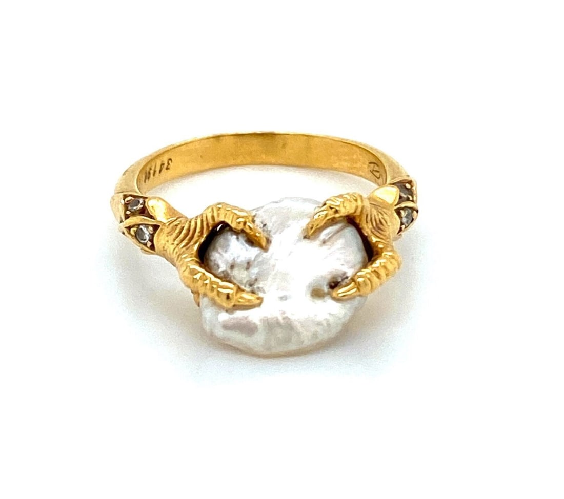 Carrera y Carrera Cultured Pearl Diamond Halo 18k Gold Ring 6.5: Carrera y Carrera Cultured Pearl Diamond Halo 18k Gold Ring 6.5 Pre-owned Carrera y Carrera ring in solid 18k yellow gold, featuring a cultured pearl center in a sculptural claw-style setting with a h