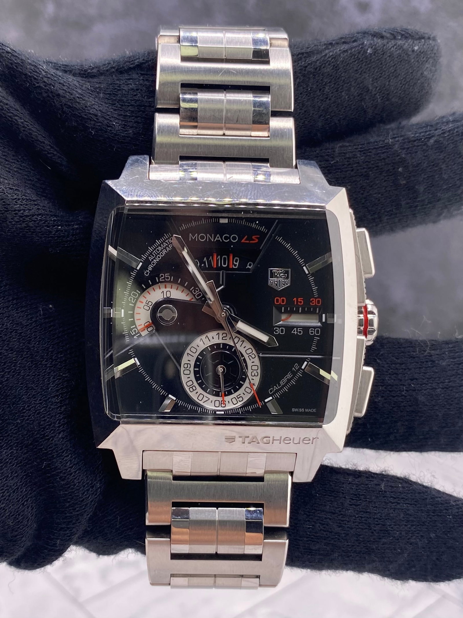 Tag Heuer Monaco LS Black Dial Stainless Steel Bracelet CAL2110.BA0781: Tag Heuer Monaco LS Black Dial Stainless Steel Bracelet CAL2110.BA0781 This Tag Heuer Monaco LS features a black dial and a smooth bezel, complemented by a stainless steel bracelet. The watch is desig