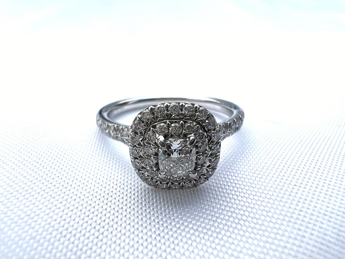 Tiffany & Co 18K White Gold Diamond Ring 0.35 ct Size 4.75 with Boxes: Tiffany & Co 18K White Gold Diamond Ring 0.35 ct Size 4.75 with Boxes This exquisite Tiffany & Co. ring is crafted from 18K white gold and features a stunning diamond centerpiece. Sized at 4.75, it in