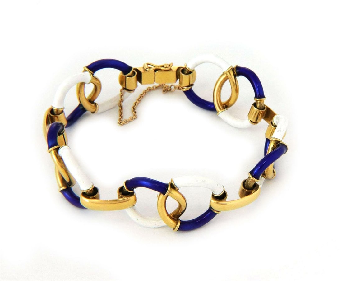 Vintage 18k Yellow Gold Enamel Interlaced Link Bracelet 7.5: Vintage 18k Yellow Gold Enamel Interlaced Link Bracelet 7.5 This vintage bracelet is crafted from 18k yellow gold and features five sets of double interlaced ring links. Each link displays a combinati