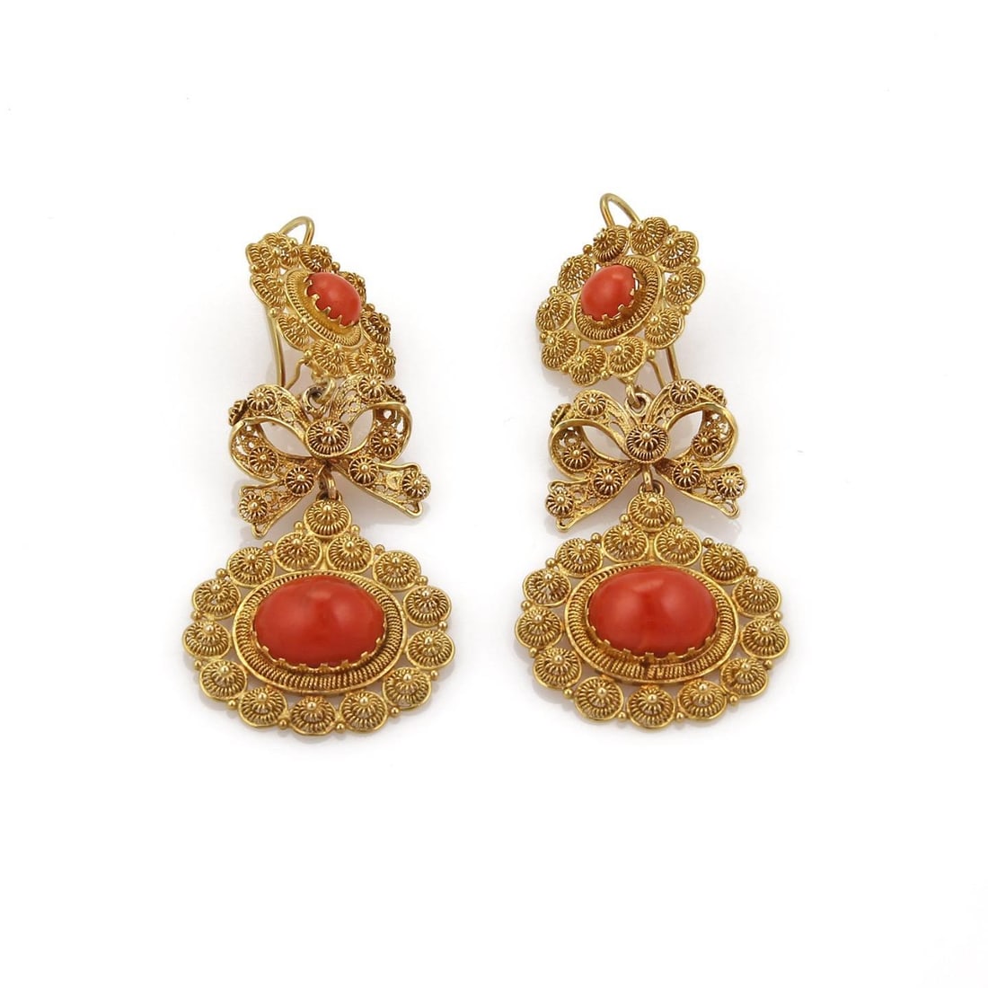 Vintage Etruscan Design 16k Yellow Gold Coral Drop Earrings: Vintage Etruscan Design 16k Yellow Gold Coral Drop Earrings This exquisite vintage pair of earrings showcases a stunning Etruscan design crafted from 16k yellow gold. The earrings feature a three-tier