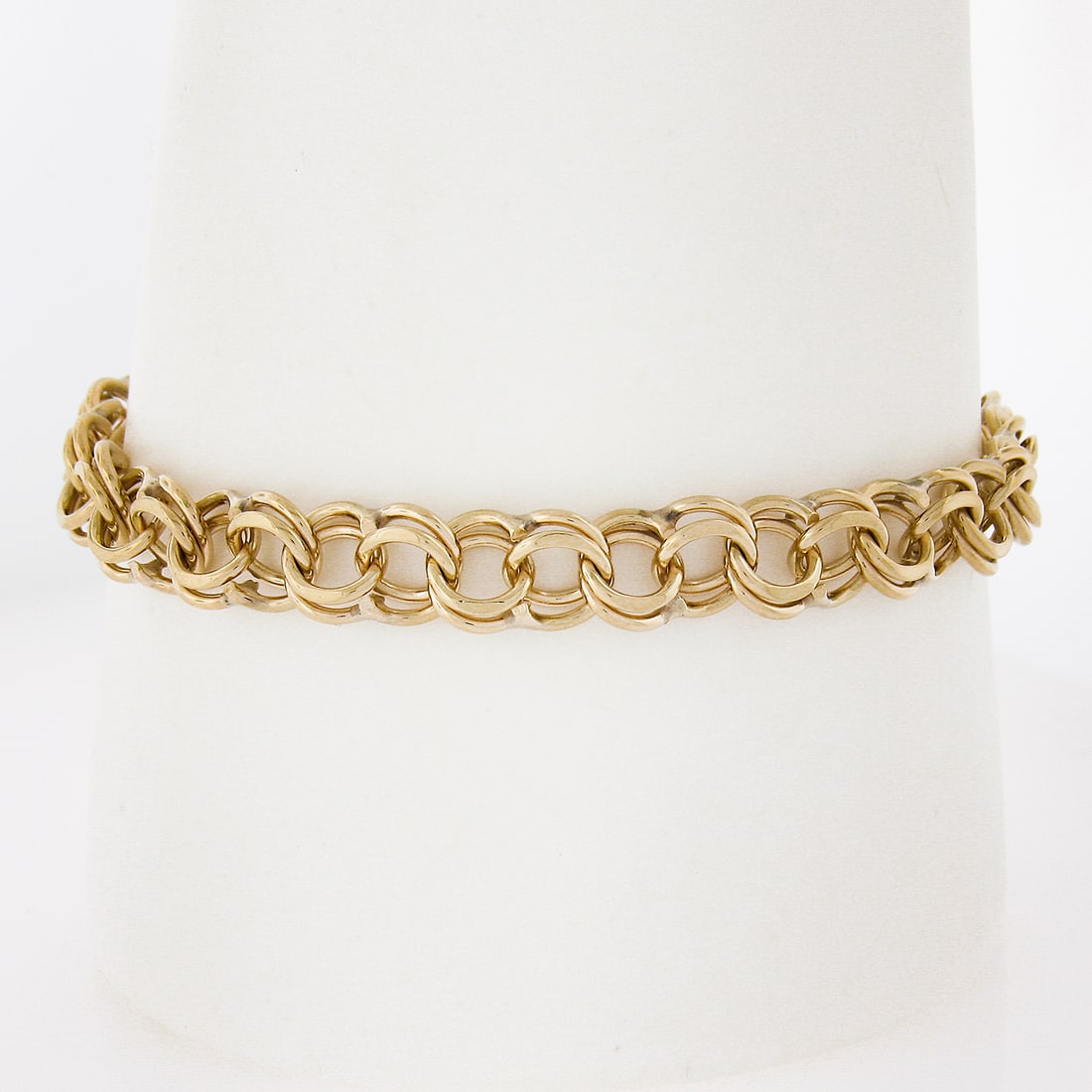 Unbranded vintage solid yellow gold double curb link bracelet 7.3mm 7.2 in: Unbranded vintage solid yellow gold double curb link bracelet 7.3mm 7.2 in Vintage unisex charm chain bracelet in solid yellow gold with a classic double curb link design. This original fine jewelry p
