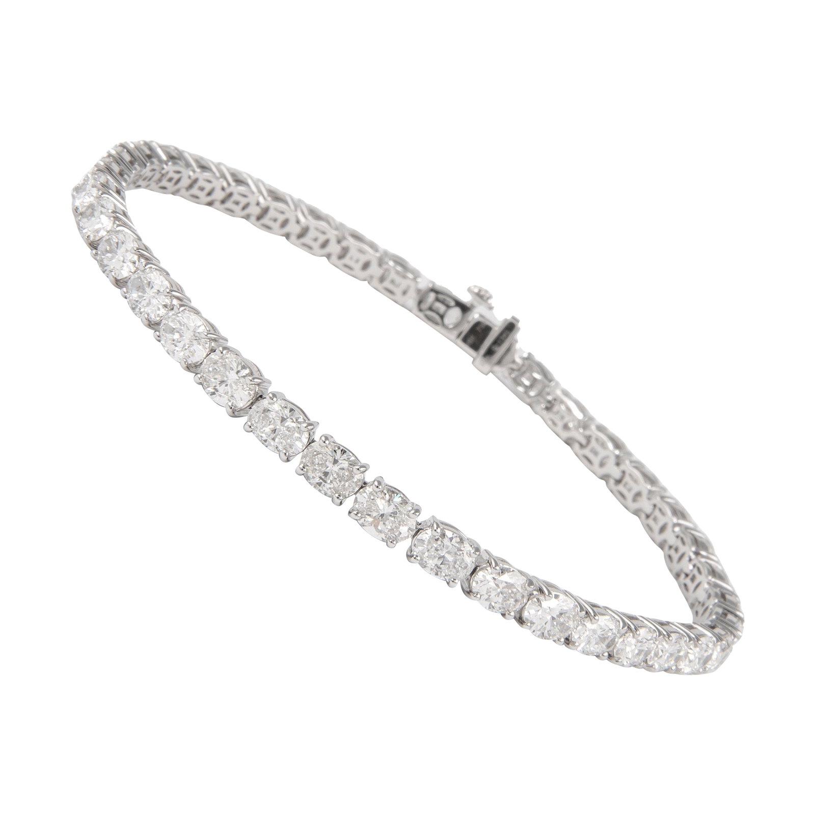 8.82ct Oval Diamond Tennis Bracelet 18k White Gold: 8.82ct Oval Diamond Tennis Bracelet 18k White Gold This stunning modern east-west diamond tennis bracelet features 36 oval cut diamonds totaling 8.82 carats, showcasing approximately F/G color and VS2
