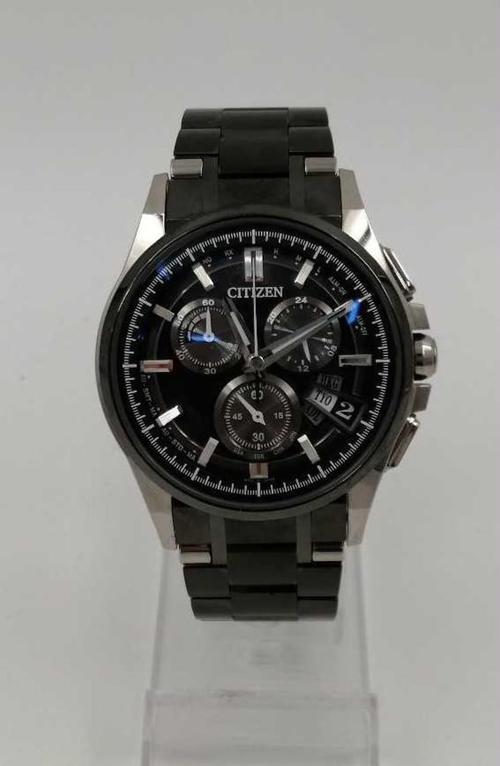 Citizen H610-T018891 Attesa mens titanium Eco-Drive wristwatch: Citizen H610-T018891 Attesa mens titanium Eco-Drive wristwatch Pre-owned CITIZEN ATTESA men's wristwatch with a Super Titanium construction and radio-controlled solar movement. This Japan-made model i