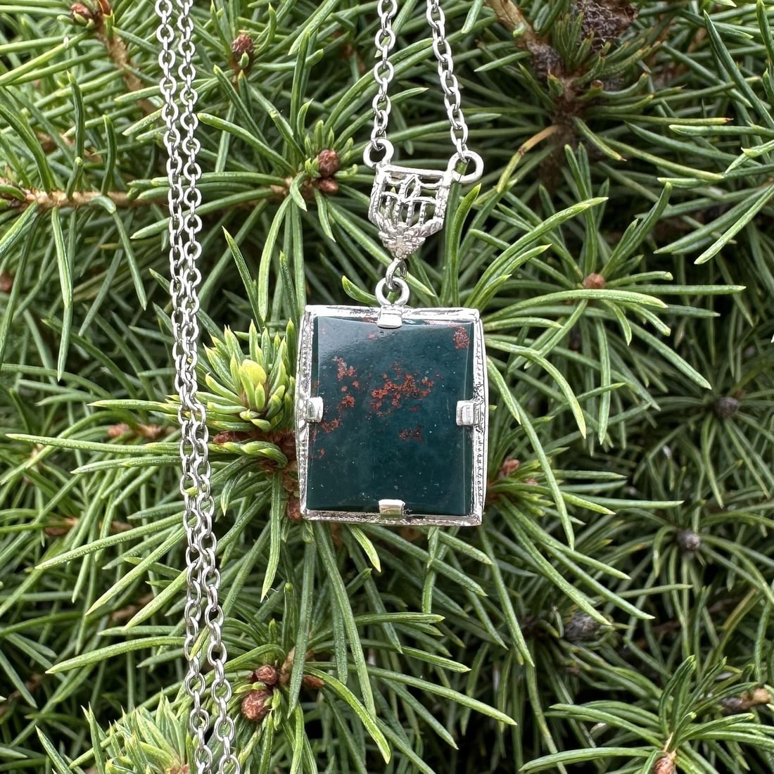 Antique White Gold 16.5" Bloodstone Pendant Necklace: Antique White Gold 16.5" Bloodstone Pendant Necklace This exquisite Antique White Gold Bloodstone Pendant features a stunning natural bloodstone, known for its deep green color with distinctive red sp