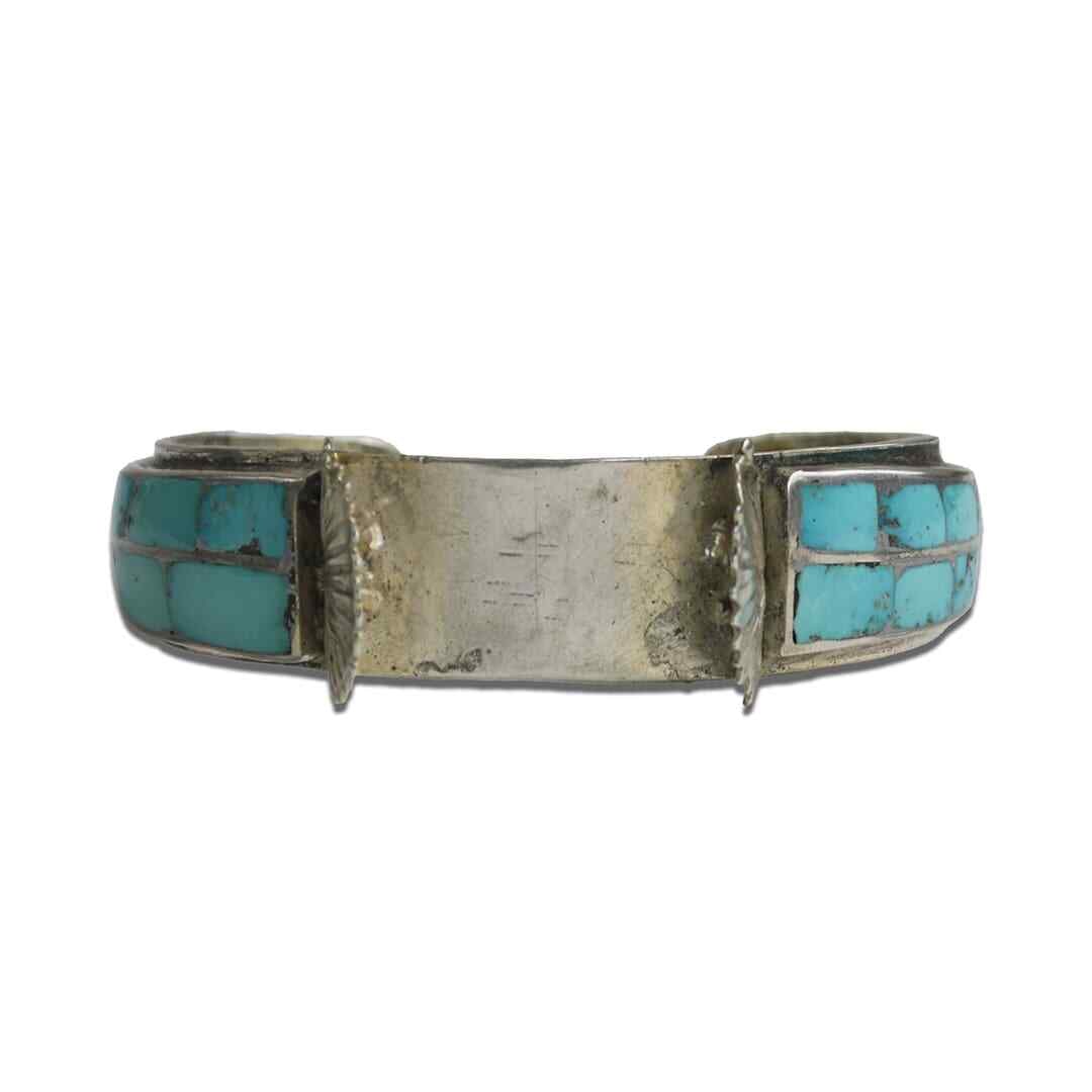 Turquoise Sterling Silver Bracelet 1.23 ozt Unbranded: Turquoise Sterling Silver Bracelet 1.23 ozt Unbranded This sterling silver bracelet features a beautiful turquoise stone set in an unbranded design. The bracelet has an inside diameter of 2.25 inches 