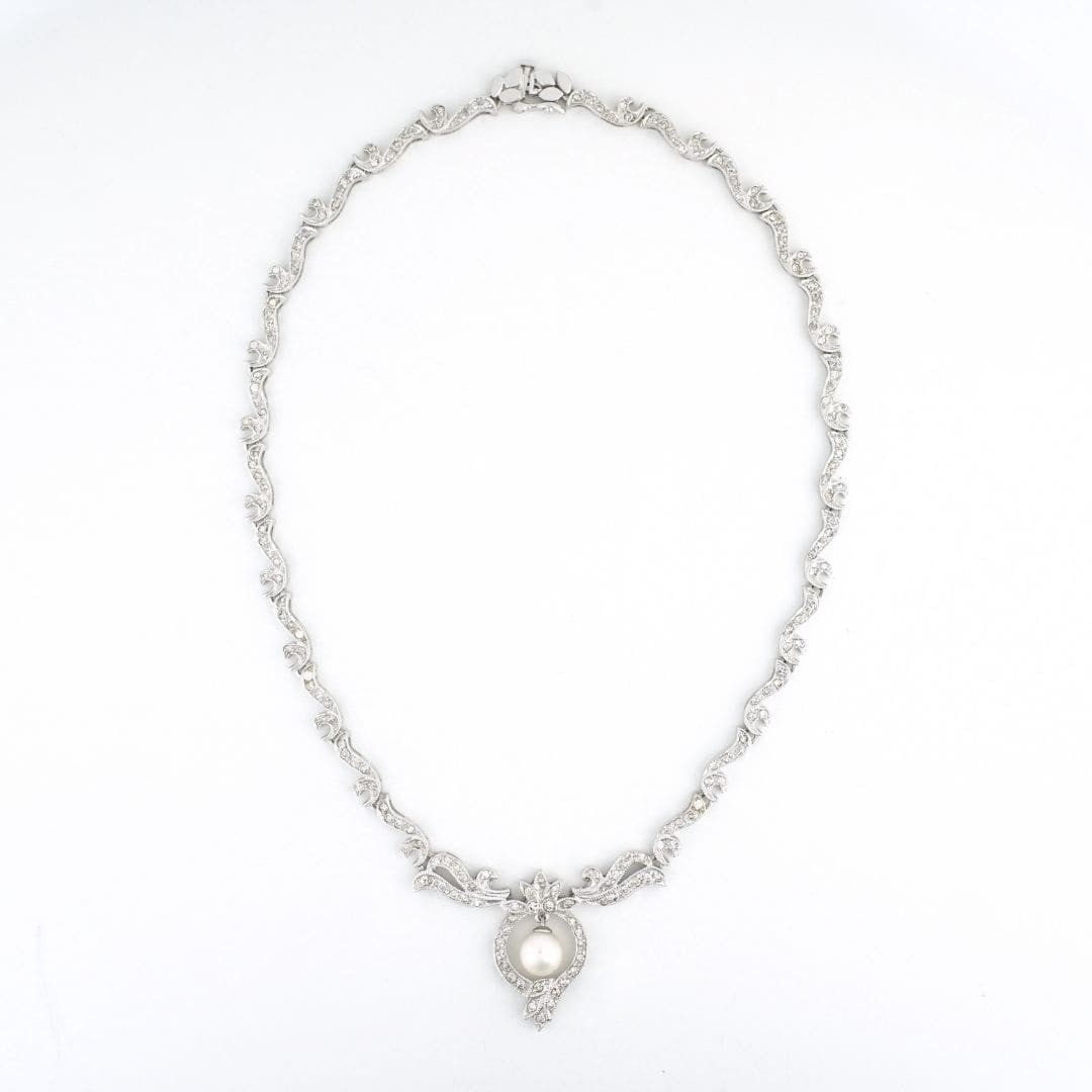 Vintage 18K White Gold Pearl Drop Necklace with 2.00 CTW Diamonds: Vintage 18K White Gold Pearl Drop Necklace with 2.00 CTW Diamonds Vintage 18k white gold necklace featuring a drop-style cultured pearl accented with round brilliant cut diamonds. This pre-owned piece