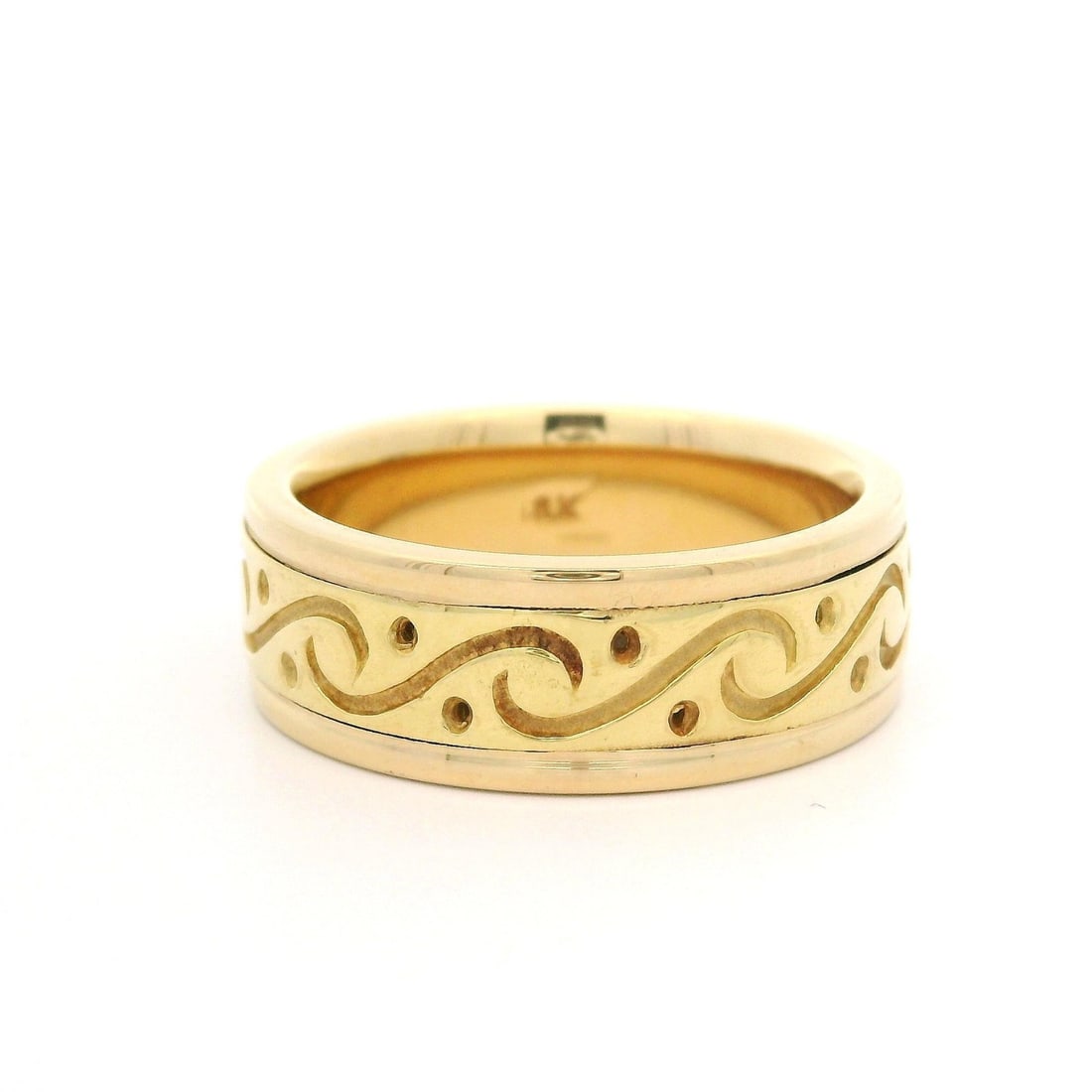 Unbranded 18k Yellow Gold Band Ring 8mm Matte Polished Size 10.5: Unbranded 18k Yellow Gold Band Ring 8mm Matte Polished Size 10.5 Heavy solid 18k yellow gold band ring with a polished and matte finish. This pre-owned ring is styled as a classic band with no stone a