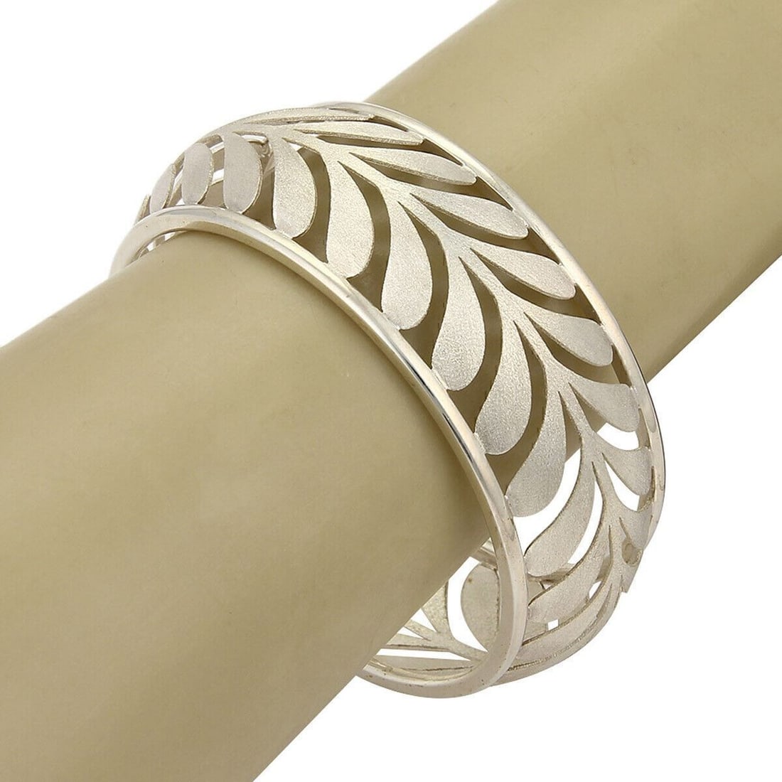 Sterling Silver Bangle Tiffany Co Paloma Picasso Villa Palm Aquamarine Size M: Sterling Silver Bangle Tiffany Co Paloma Picasso Villa Palm Aquamarine Size M Paloma Picasso Villa Palm bangle bracelet in sterling silver with a wide sculptural design accented by two natural teardro