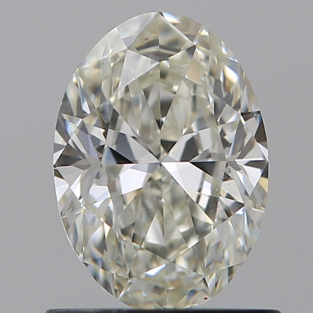 Loose Diamond - OVAL 0.9ct J VS2: Loose Diamond - OVAL 0.9ct J VS2 Source: Natural Shape: OVAL Carats: 0.9 Color: J Clarity: VS2 Certification: GIA Video: Video Link The Diamond Depot Guarantee: All items in this auction are