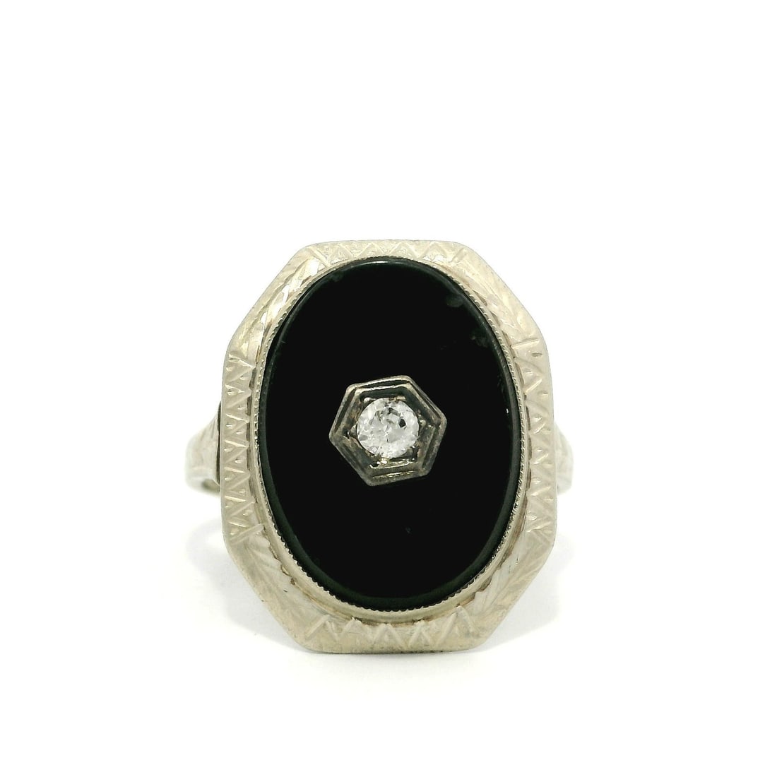 Antique Art Deco 14k White Gold Onyx Diamond Cocktail Ring: Antique Art Deco 14k White Gold Onyx Diamond Cocktail Ring This exquisite Antique Art Deco Platter Ring features a stunning combination of black onyx and a natural diamond, showcasing a unique hand-en