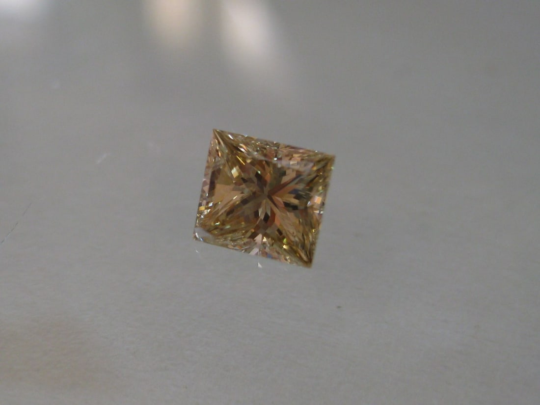 Loose Diamond - PRINCESS 0.89ct Fancy Brownish Yellow: Loose Diamond - PRINCESS 0.89ct Fancy Brownish Yellow Source: Natural Shape: PRINCESS Carats: 0.89 Color: Fancy Brownish Yellow Certification: GIA The Diamond Depot Guarantee: All items in this auctio
