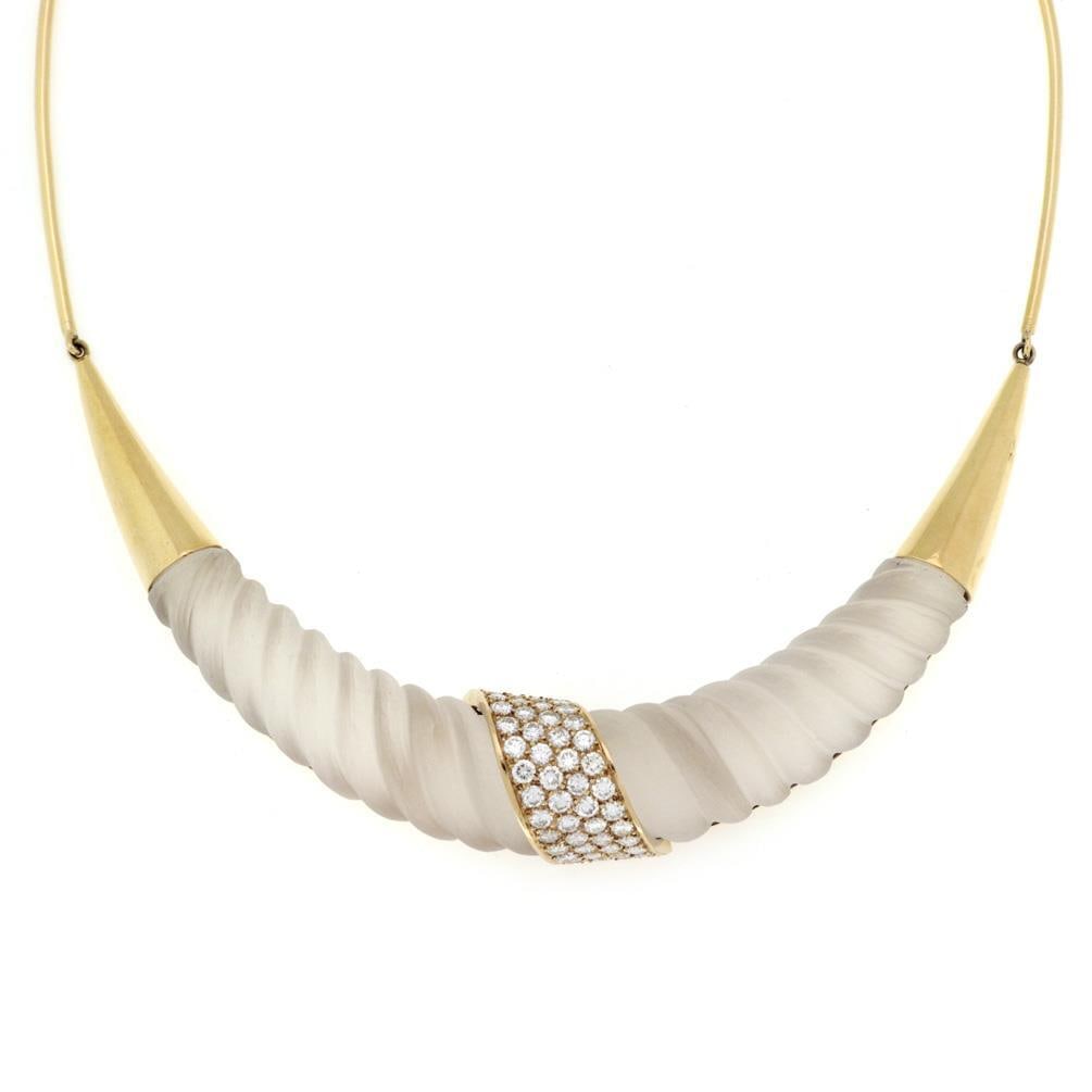 Estate 2.75ct Diamond 18k Gold Frosted Crystal Necklace: Estate 2.75ct Diamond 18k Gold Frosted Crystal Necklace This exquisite Estate necklace is a stunning blend of 18k yellow gold and frosted crystal, featuring a unique shrimp design. The necklace is com