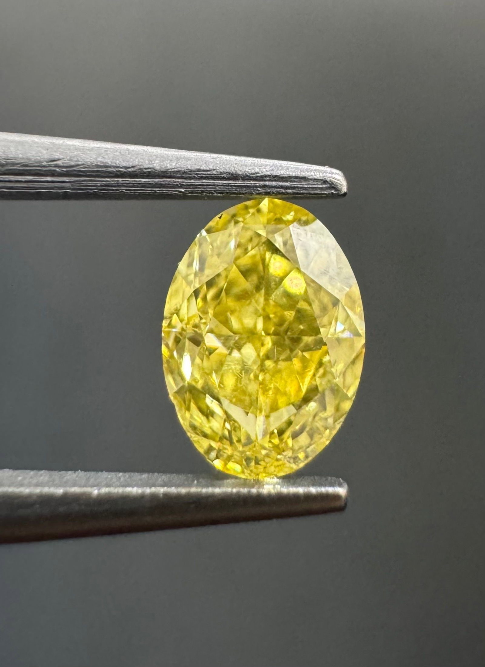 Loose Diamond - OVAL 0.5ct Fancy Intense Yellow VS2: Loose Diamond - OVAL 0.5ct Fancy Intense Yellow VS2 Source: Natural Shape: OVAL Carats: 0.5 Color: Fancy Intense Yellow Certification: GIA Video: