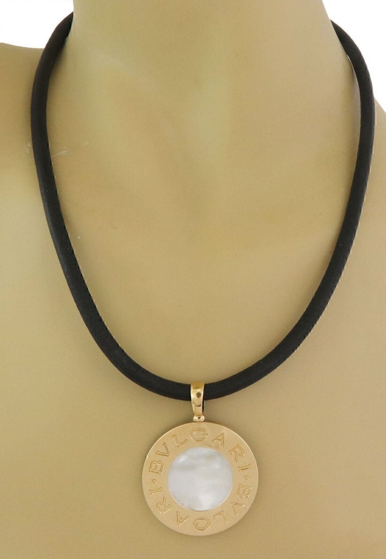 Bvlgari Bvlgari reversible pendant necklace 18k gold onyx mother-of-pearl: Bvlgari Bvlgari reversible pendant necklace 18k gold onyx mother-of-pearl Pre-owned Bvlgari Bvlgari reversible pendant necklace from Italy. This signed design features a leather cord and a reversible 