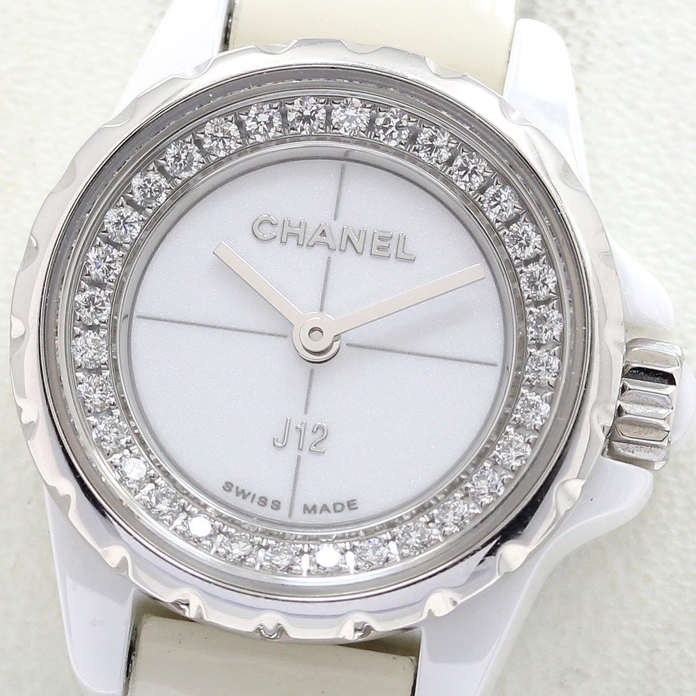CHANEL J12 XS H4664 White Ceramic 19mm Quartz Womens Watch: CHANEL J12 XS H4664 White Ceramic 19mm Quartz Womens Watch Pre-owned CHANEL J12 XS women's wristwatch with a white dial and quartz movement. This watch features a stainless steel and ceramic case and 