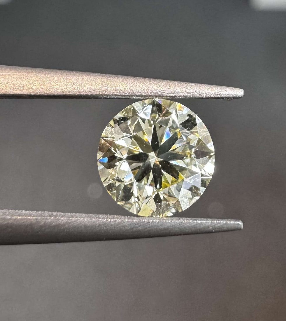 Loose Diamond - ROUND 1.22ct U-V VS1: Loose Diamond - ROUND 1.22ct U-V VS1 Source: Natural Shape: ROUND Carats: 1.22 Color: U-V Certification: GIA Video: