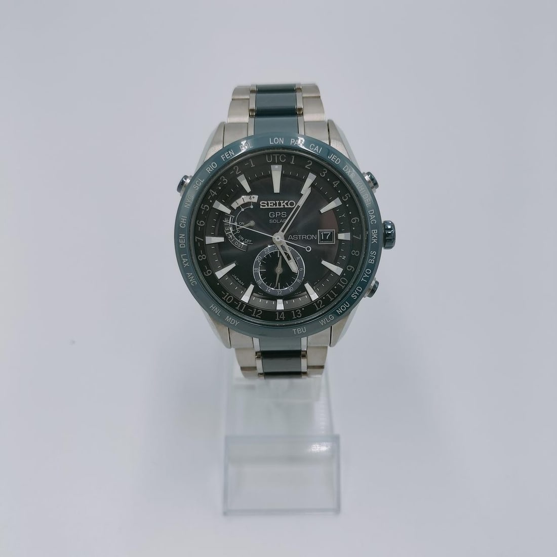 SEIKO Astron 7X52-0AF0 Men's GPS Solar Quartz Wristwatch: SEIKO Astron 7X52-0AF0 Men's GPS Solar Quartz Wristwatch Pre-owned Seiko Astron men's wristwatch, model 7X52-0AF0, with GPS Solar movement. It features a titanium and ceramic case, titanium band, anti