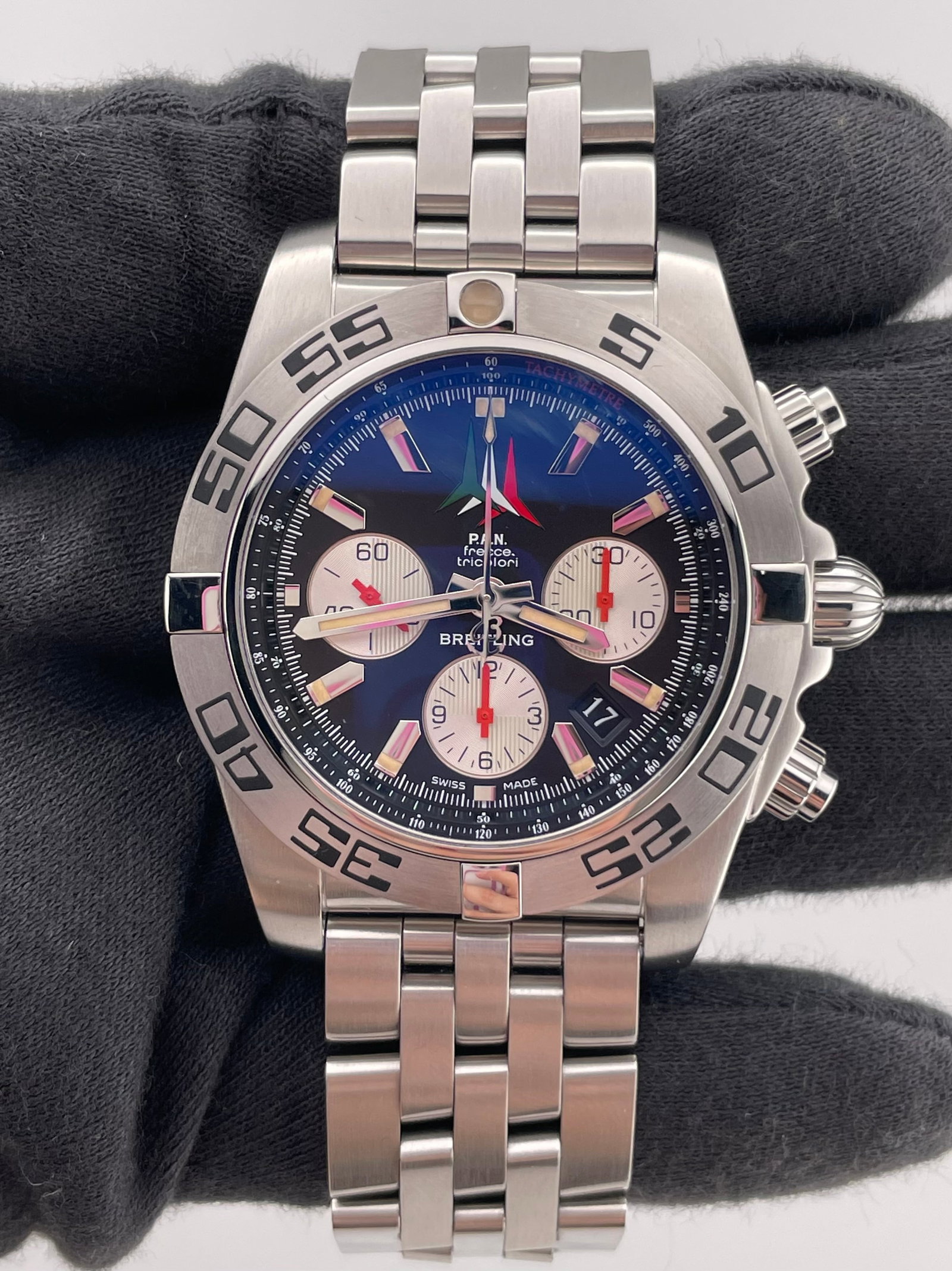 Breitling Chronomat 44mm Black Dial Stainless Steel Card 2013: Breitling Chronomat 44mm Black Dial Stainless Steel Card 2013 This Breitling Chronomat features a black dial and comes on reference AB0110. The watch is crafted in stainless steel with a 44mm case and