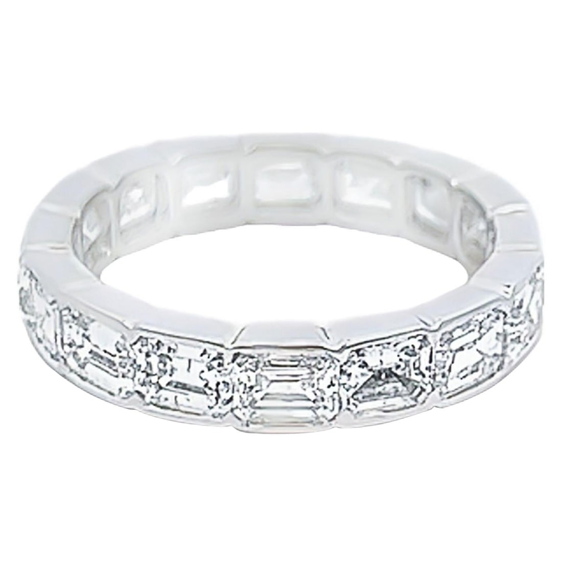 3.64ct Emerald Cut Diamond Eternity Band in 18k White Gold: 3.64ct Emerald Cut Diamond Eternity Band in 18k White Gold This exquisite 3.64ct Emerald Cut Diamond Eternity Band features a stunning design with 16 emerald cut diamonds, totaling 3.64 carats. Each d