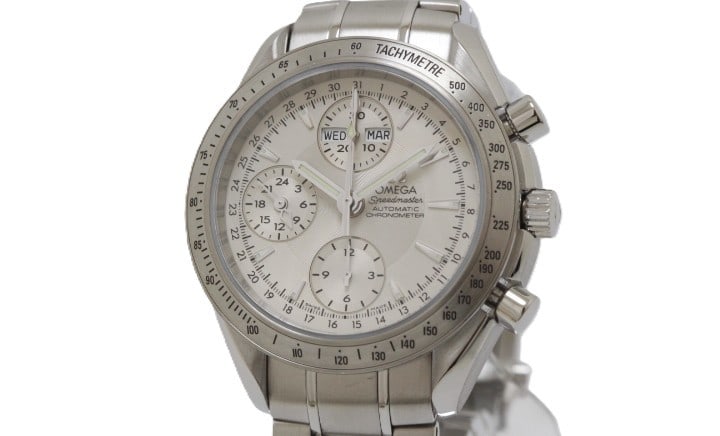 OMEGA Speedmaster Day-Date 3221.30 Stainless Steel Wristwatch: OMEGA Speedmaster Day-Date 3221.30 Stainless Steel Wristwatch This OMEGA Speedmaster Day-Date 3221.30 is a men's wristwatch crafted in stainless steel with a silver-tone finish. The watch features a 4