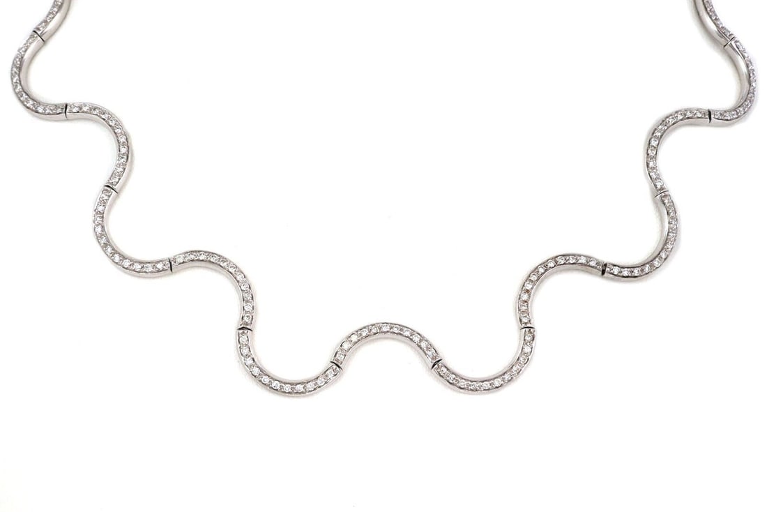 Unbranded Vintage 18k White Gold Diamond Choker Necklace: Unbranded Vintage 18k White Gold Diamond Choker Necklace Vintage estate full-circle diamond choker necklace crafted in solid 18k white gold. This original necklace features a continuous articulated de