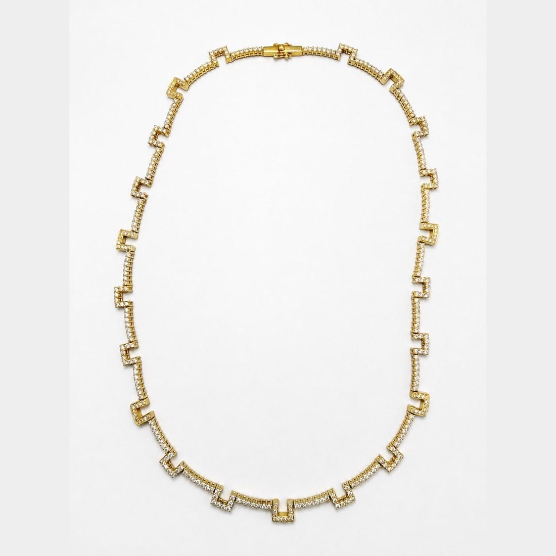 18K Yellow Gold Diamond Necklace 5.19 Ct 17 Inch: 18K Yellow Gold Diamond Necklace 5.19 Ct 17 Inch This elegant necklace is crafted from 18K yellow gold and features a total of 5.19 carats of diamonds. The diamonds are G-H color with VS1-VS2 clarity,