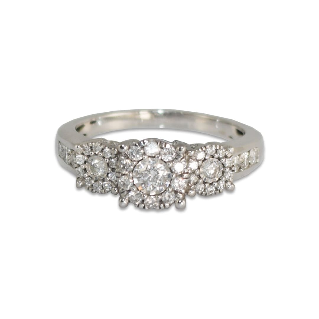 Diamond Cluster Cocktail Ring in 14K White Gold 0.75ct Size 9: Diamond Cluster Cocktail Ring in 14K White Gold 0.75ct Size 9 Pre-owned ladies' 14k white gold diamond cluster ring with round brilliant natural diamonds in a cocktail style setting. The ring features