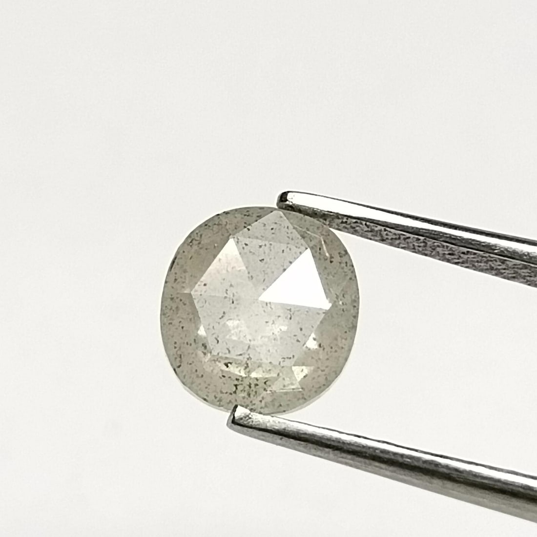 Loose Diamond - OVAL 0.71ct Salt and Pepper I3: Loose Diamond - OVAL 0.71ct Salt and Pepper I3 Source: Natural Shape: OVAL Carats: 0.71 Color: Salt and Pepper Certification: NONE The Diamond Depot Guarantee: All items in this auction are guaranteed